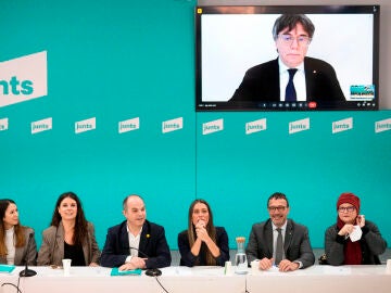 Imagen de archivo del secretario general de Junts, Jordi Turull, junto a la vicepresidenta, Miriam Nogueras, y el portavoz Josep Rius, entre otros
