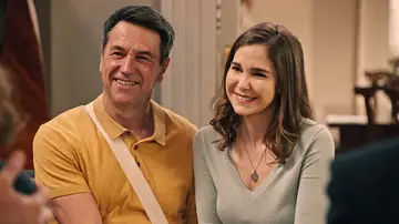 Gabriel y Begoña anuncian a la familia que están esperando un hijo, pero se sorprenden ante la reacción de Damián  Gabriel y Begoña anuncian a la familia que están esperando un hijo, pero se sorprenden ante la reacción de Damián