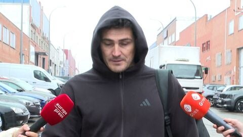 Iker Casillas saliendo de comisaria