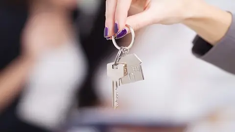 Smart Housing: el alquiler con opción a compra que permite a los jóvenes evitar el obstáculo de la entrada Viviendas en AndalucíaREMITIDA / HANDOUT por Junta de AndalucíaFotografía remitida a medios de comunicación exclusivamente para ilustrar la noticia a la que hace referencia la imagen, y citando la procedencia de la imagen en la firma28/10/2025