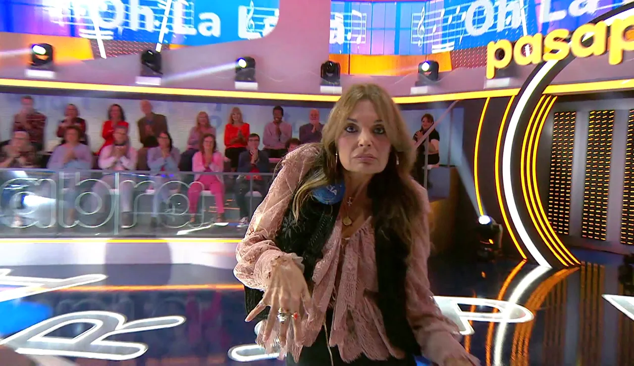 El breakdance de Lucía Hoyos: acaba por los suelos bailando en La Pista