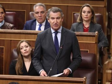 Feijóo acusa a Sánchez de no dar explicaciones y dice que no puede seguir gobernando quien debe "silencio" a Ábalos