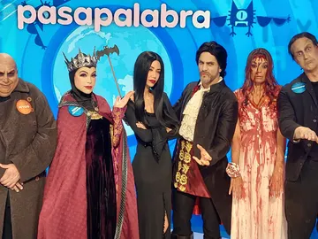 Roberto Leal recibe a la Reina Malvada, Fétido, Carrie y Frankestein por Halloween: “Me van a dar el programa” Roberto Leal recibe a la Reina Malvada, Fétido, Carrie y Frankestein por Halloween: “Me van a dar el programa”