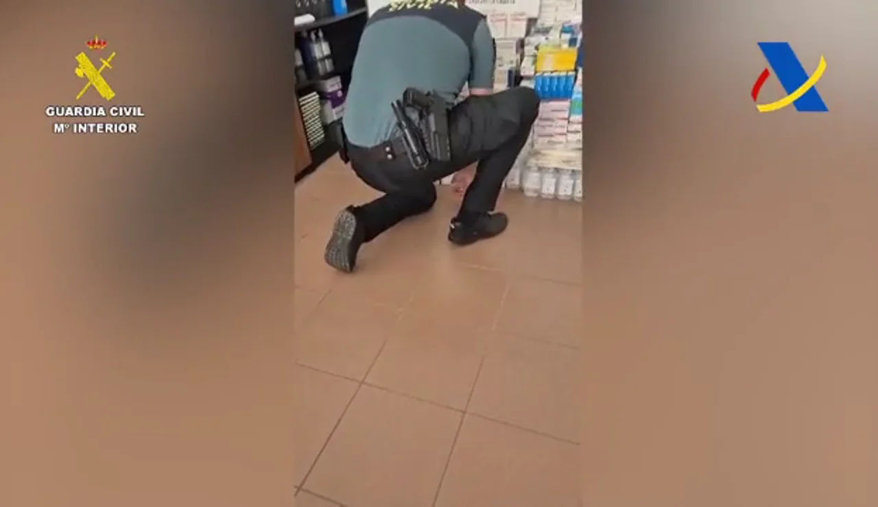 Pillan a un pasajero con más de 20.000 medicamentos en el equipaje