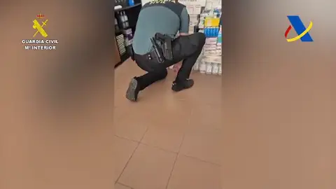 Pillan a un pasajero con más de 20.000 medicamentos en el equipaje Pillan a un pasajero con más de 20.000 medicamentos en el equipaje