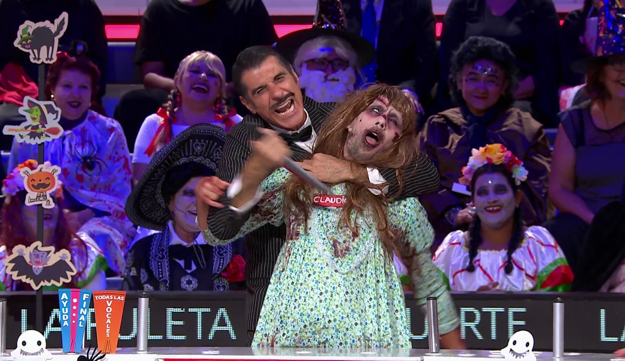 Jorge Fernández imita a la perfección a la niña del exorcista: “Mira lo que ha hecho la guarra de tu hija”