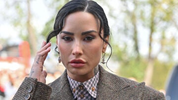 Demi Lovato en el desfile de Vivienne Westwood en la Fashion Week de Paris Demi Lovato en el desfile de Vivienne Westwood en la Fashion Week de Paris