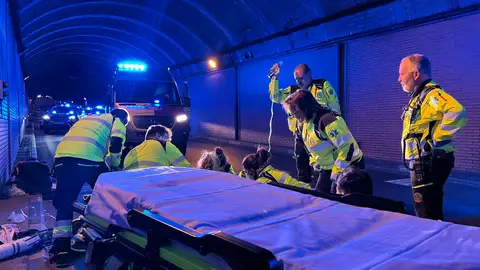 Una joven de 24 años, en estado grave tras caer de una bicicleta en el túnel de Santa María de la Cabeza en Madrid Una joven de 24 años, en estado grave tras caer de una bicicleta en el túnel de Santa María de la Cabeza en Madrid