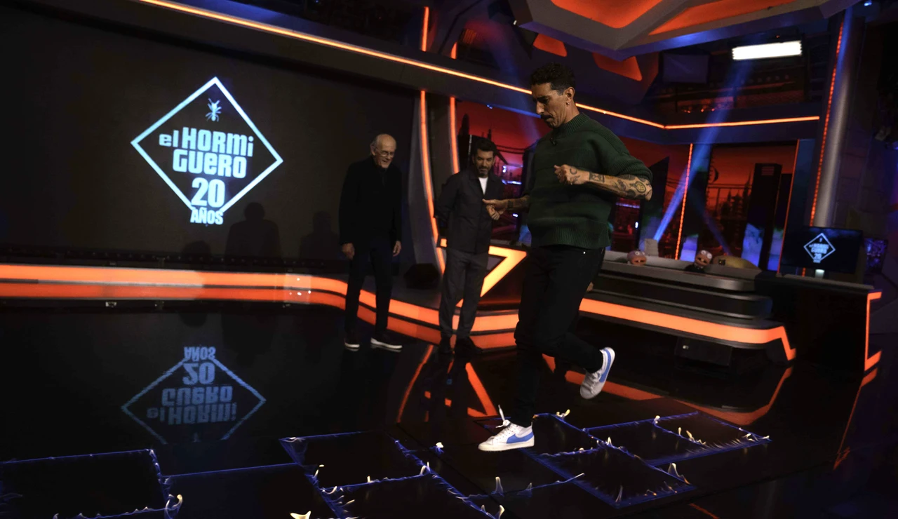 ¡Rayuela de fuego! Marron reta a Pablo Motos y Arturo Valls al juego más peligroso de El Hormiguero