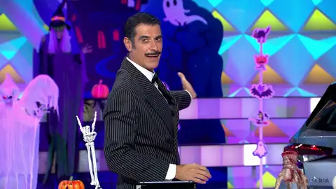 El suplicio de Jorge Fernández durante el especial de Halloween de La ruleta: "¡Qué pesada la tía, no para de dar el coñazo!" El suplicio de Jorge Fernández durante el especial de Halloween de La ruleta: "¡Qué pesada la tía, no para de dar el coñazo!"