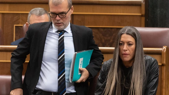Miriam Nogueras Los diputados de Junts, Miriam Nogueras y Josep María Cruset, durante una sesión de control, en el Congreso de los Diputados, a 29 de octubre de 2025, en Madrid (España). El pleno ha arrancado con un minuto de silencio en recuerdo a las 229 personas fallecidas como consecuencia de la dana que asoló gran parte de la provincia de Valencia de la que se cumple el primer año desde la tragedia. En el marco del aniversario el Gobierno se enfrenta a las preguntas de la oposición sobre las medidas que...