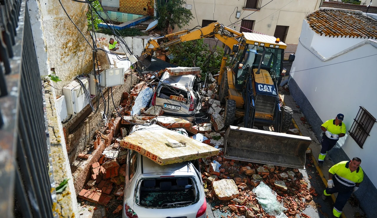 Imagen de los destrozos provocados por el tornado en Gibraleón, Huelva