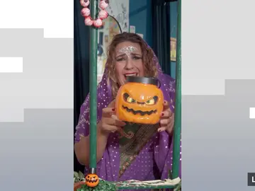 La artista gaditana Leo Power se hace viral reivindicando los "tosantos" con su canción "tanquillos de Halloween" La artista gaditana Leo Power se hace viral reivindicando los "tosantos" con su canción "tanquillos de Halloween"