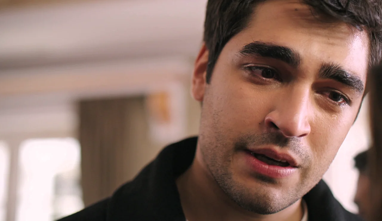 El amor de Ferit y Seyran llega a su punto más crítico: él no se rinde y promete descubrir la verdad