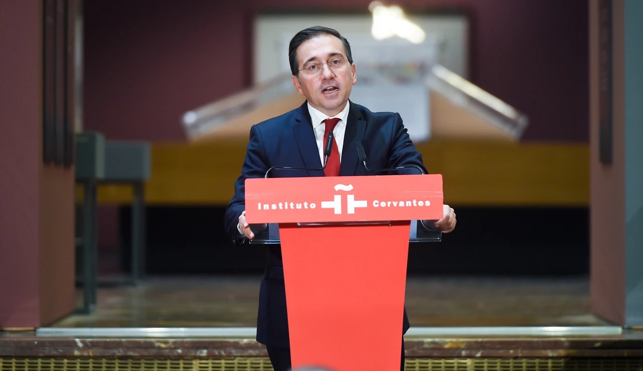 El ministro de Asuntos Exteriores, Unión Europea y Cooperación, José Manuel Albares, preside la inauguración de la exposición 'La mitad del mundo. La mujer en el México indígena', a 31 de octubre de 2025, en Madrid (España). La exposición ha sido organizada por la AECID junto al Instituto Nacional de Antropología e Historia de México (INAH).