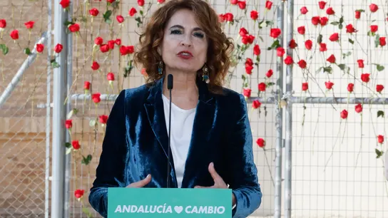 Montero exige a Juanma Moreno un "presupuesto digno" para exhumar a todas las víctimas del franquismo Montero exige a Juanma Moreno un "presupuesto digno" para exhumar a todas las víctimas del franquismo