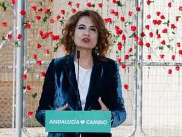 Montero exige a Juanma Moreno un "presupuesto digno" para exhumar a todas las víctimas del franquismo Montero exige a Juanma Moreno un "presupuesto digno" para exhumar a todas las víctimas del franquismo