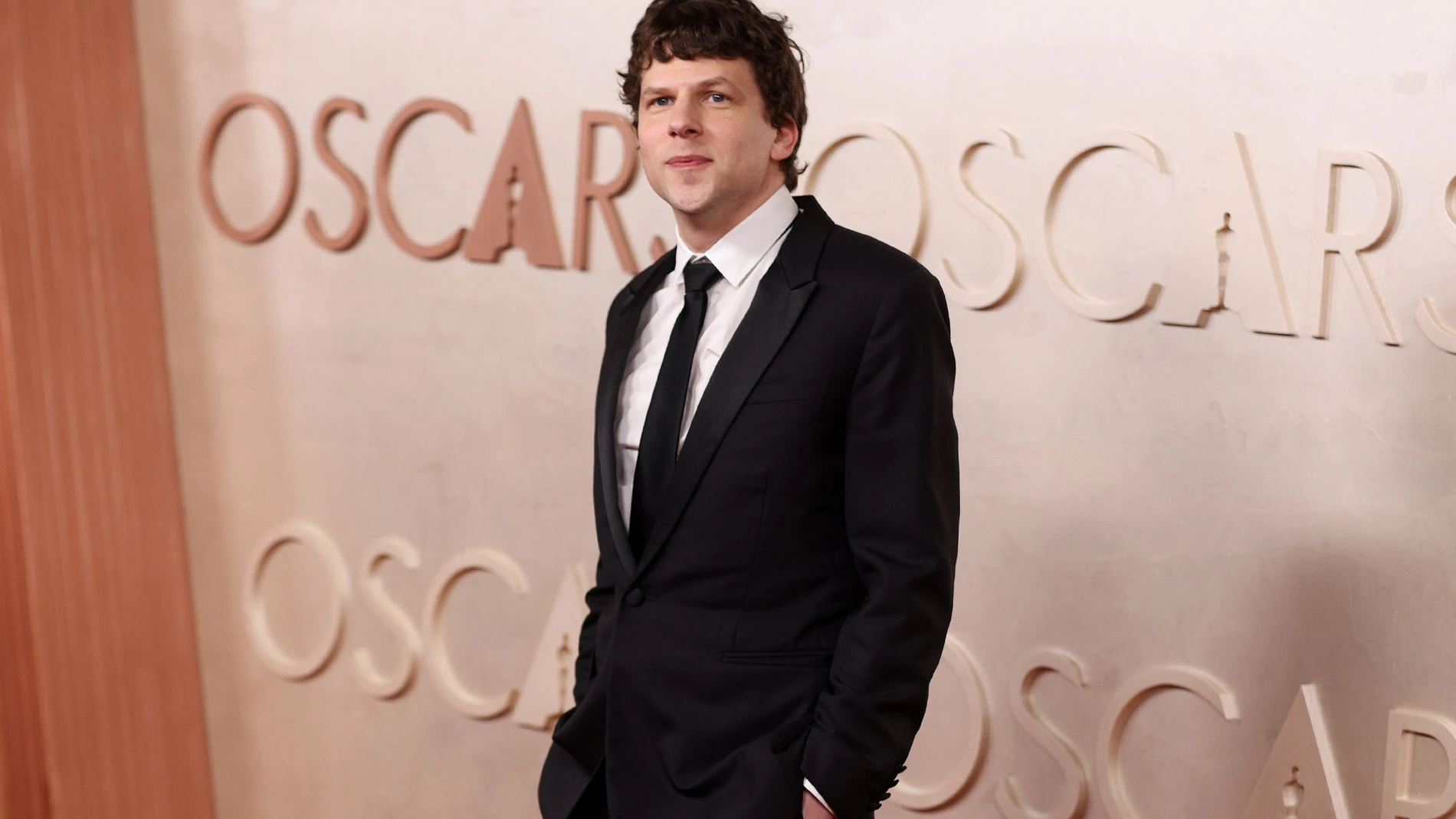El actor Jesse Eisenberg donará un riñón a un desconocido: "Estoy muy emocionado por hacerlo" El actor Jesse Eisenberg donará un riñón a un desconocido: "Estoy muy emocionado por hacerlo"