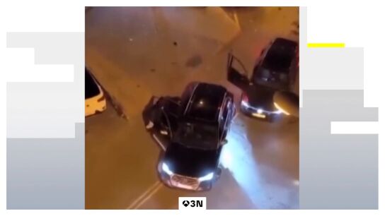 Tirotean un coche y secuestran a su conductor en Madrid