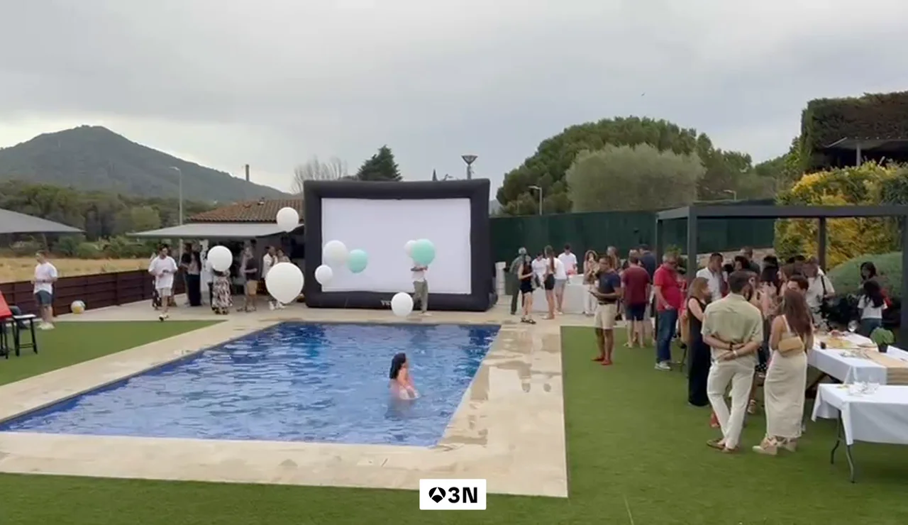 De las piscinas a los salones: los españoles rentabilizan sus casas todo el año