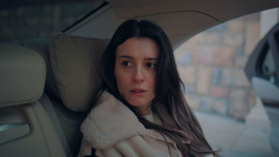 Ferit la olvida y Serter vuelve a su vida: Pelin se adentra en un nuevo infierno en Una nueva vida