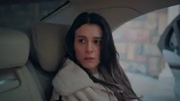 Ferit la olvida y Serter vuelve a su vida: Pelin se adentra en un nuevo infierno en Una nueva vida Ferit la olvida y Serter vuelve a su vida: Pelin se adentra en un nuevo infierno en Una nueva vida