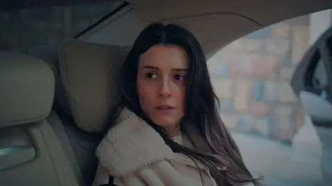 Ferit la olvida y Serter vuelve a su vida: Pelin se adentra en un nuevo infierno en Una nueva vida Ferit la olvida y Serter vuelve a su vida: Pelin se adentra en un nuevo infierno en Una nueva vida