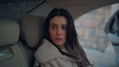 Ferit la olvida y Serter vuelve a su vida: Pelin se adentra en un nuevo infierno en Una nueva vida