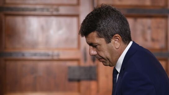 Carlos Maz&oacute;n, tras anunciar su dimisi&oacute;n