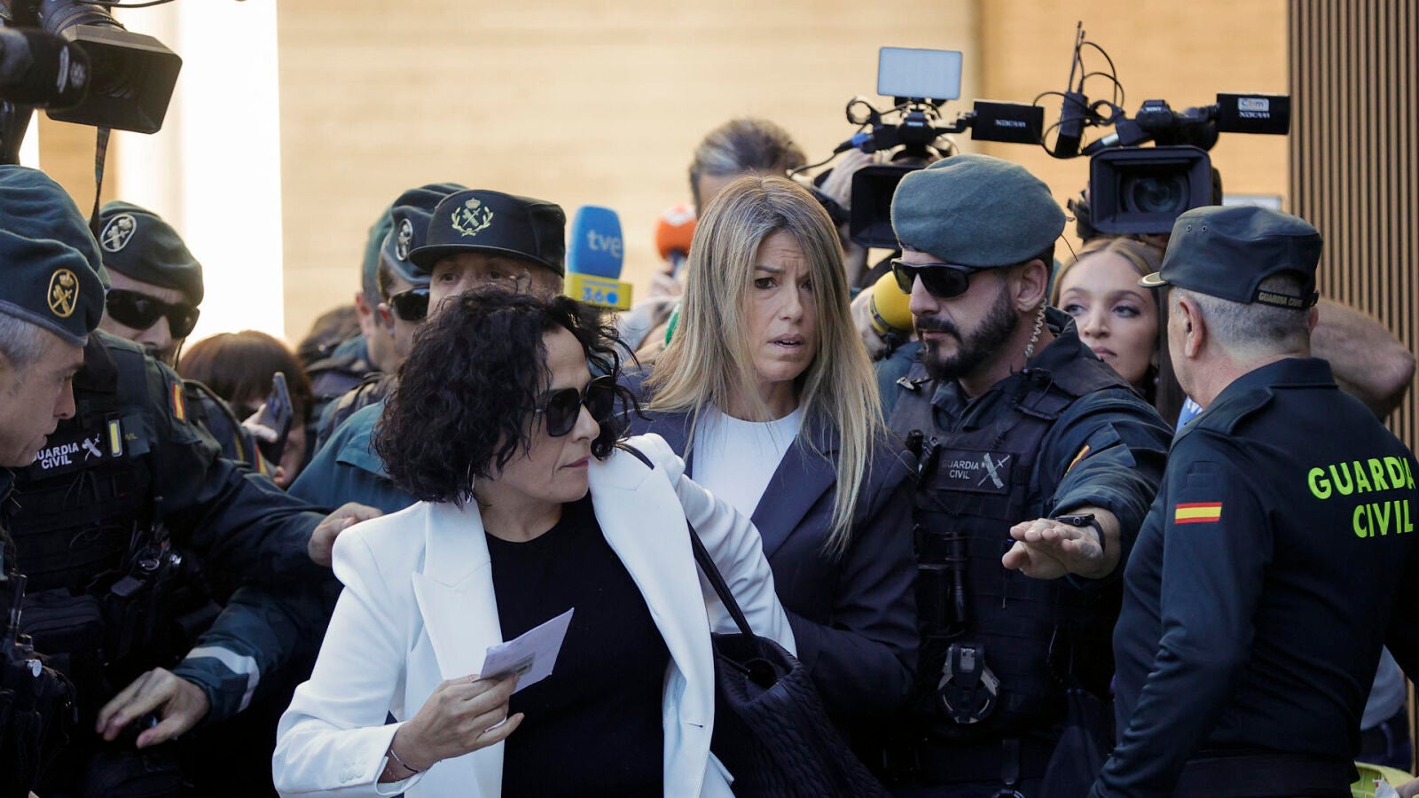 Maribel Vilaplana confirma que Mazón la acompañó al parking y que se despidieron hablando de fútbol: 