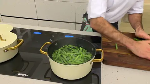 Introdúcelas en la cazuela y cuécelas Introdúcelas en la cazuela y cuécelas