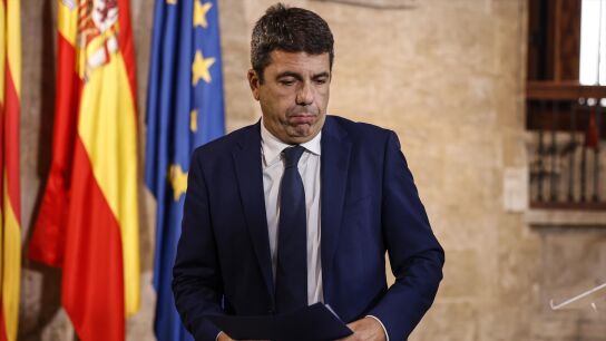 Carlos Maz&oacute;n anuncia su dimisi&oacute;n