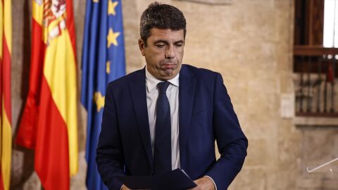 Carlos Maz&oacute;n anuncia su dimisi&oacute;n