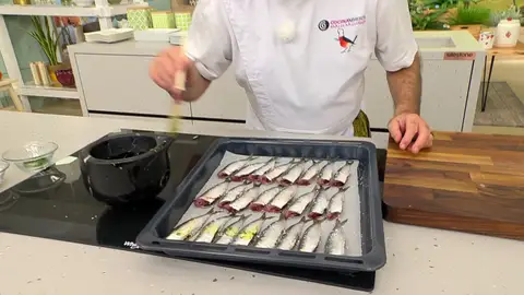 Úntalas con un poco del aceite de ajo y perejil Úntalas con un poco del aceite de ajo y perejil