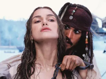 Keira Knightler y Johnny Depp en Piratas del Caribe Keira Knightler y Johnny Depp en Piratas del Caribe
