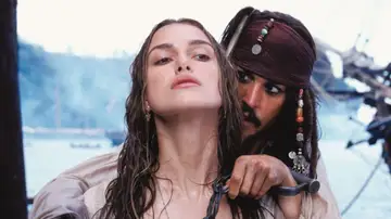 Keira Knightler y Johnny Depp en Piratas del Caribe Keira Knightler y Johnny Depp en Piratas del Caribe