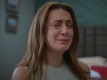 Çağla no supera la muerte de Tolga y llora sin consuelo por el amor que el destino truncó