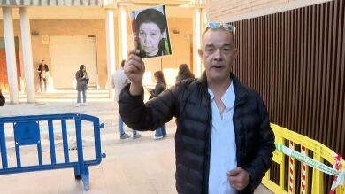 Tensión a la llegada de Maribel Vilaplana a los juzgados de Catarroja: 