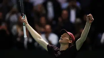 Jannik Sinner celebra su victoria en el Rolex Paris Masters Jannik Sinner celebra su victoria en el Rolex Paris Masters