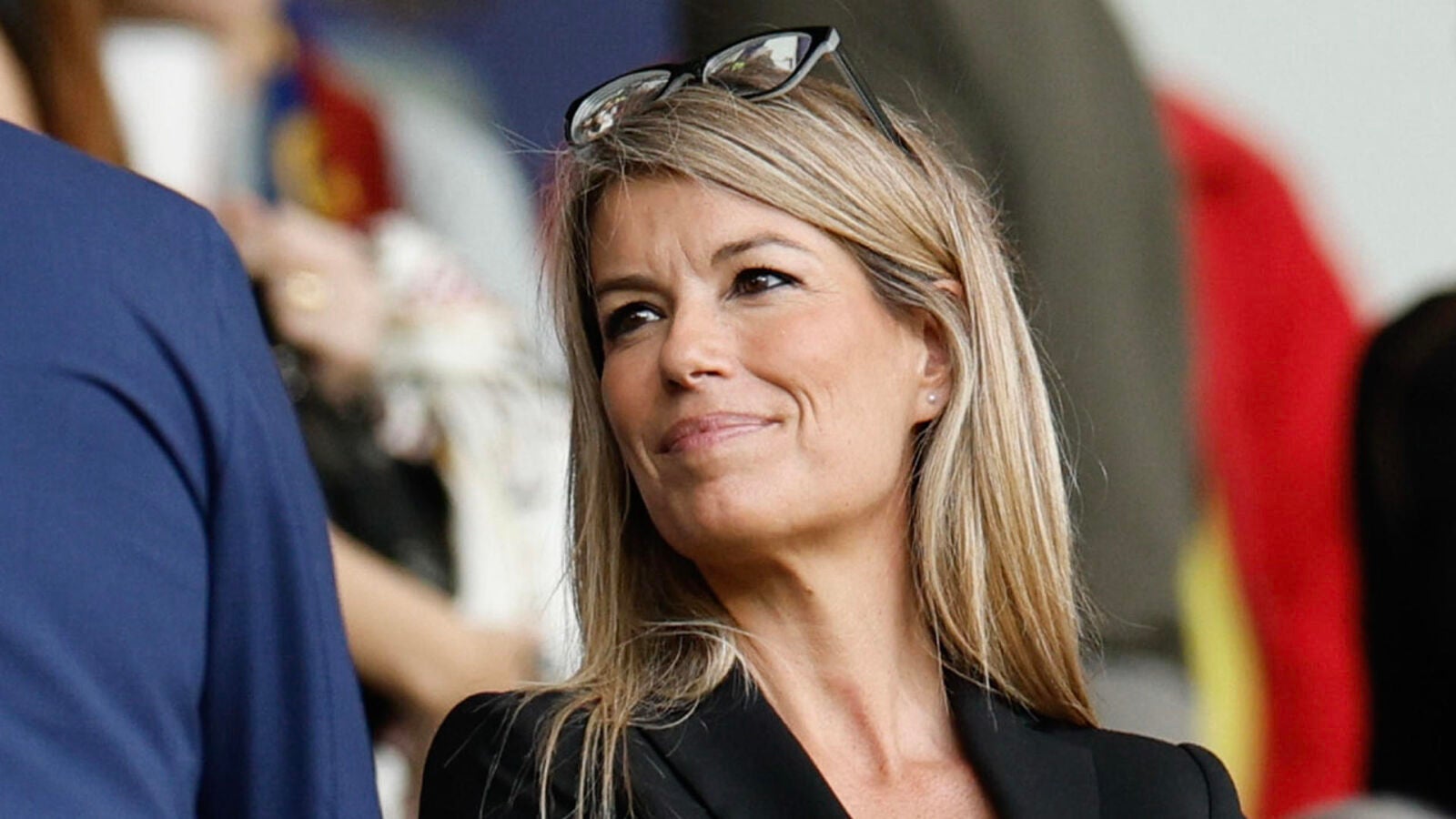 Maribel Vilaplana asegura que Mazón atendía llamadas, pero la comida fue 