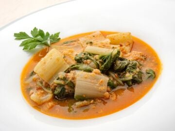 Receta andaluza y fácil de Karlos Arguiñano: acelgas esparragadas