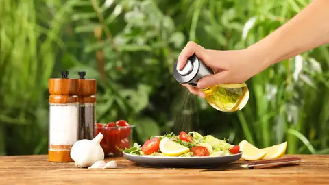 El truco de cocina para pulverizar el aceite en las ensaladas o en la freidora de aire El truco de cocina para pulverizar el aceite en las ensaladas o en la freidora de aire