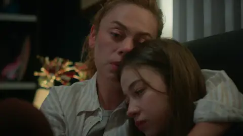 Bahar comparte con Umay su historia más dura para ayudarla a superar la muerte de Timur Bahar comparte con Umay su historia más dura para ayudarla a superar la muerte de Timur