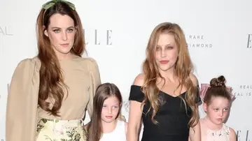 Lisa Marie Presley con sus hijas: Riley, Harper y Finley Lockwood Lisa Marie Presley con sus hijas: Riley, Harper y Finley Lockwood