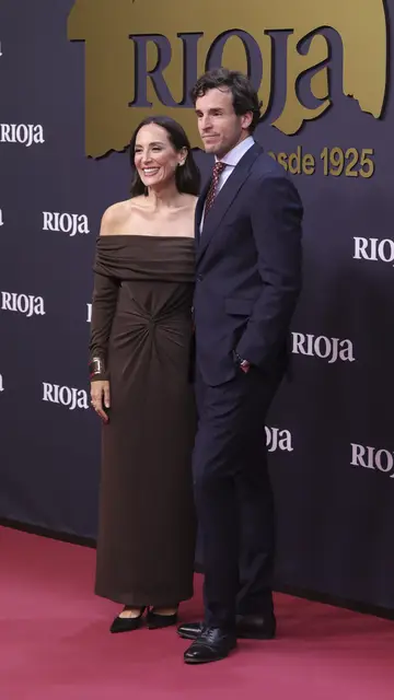 Tamara Falcó e Íñigo Onieva posando para la prensa Tamara Falcó e Íñigo Onieva posando para la prensa