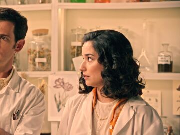 Cloe visita el laboratorio y tiene su primer encontronazo con Luis