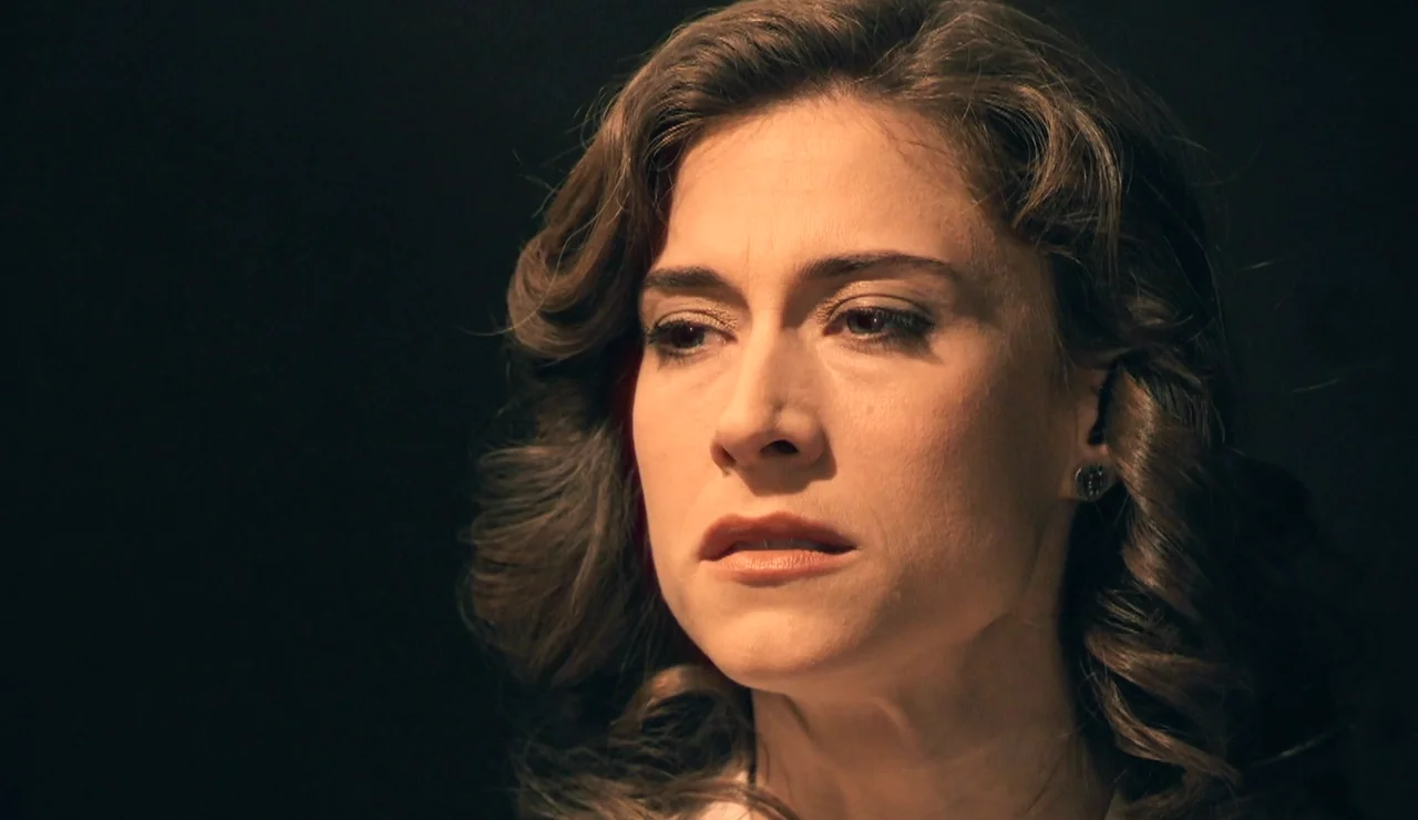 Marta visita a Eladio en prisión y él la chantajea: “Quiero que su marido me saque de aquí o contaré que su matrimonio es una farsa”