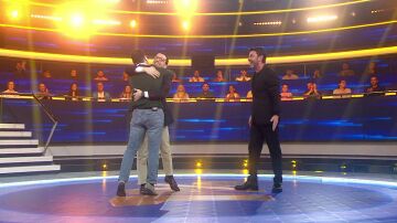 ¡Increíble! Ángel celebra la victoria antes de conocer la respuesta y consigue 95.000 euros ¡Increíble! Ángel celebra la victoria antes de conocer la respuesta y consigue 95.000 euros