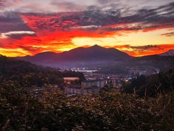 Puesta de sol en Llodio (Álava) Puesta de sol en Llodio (Álava)