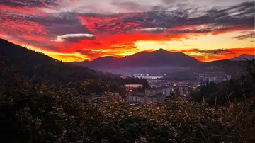 Puesta de sol en Llodio (Álava) Puesta de sol en Llodio (Álava)